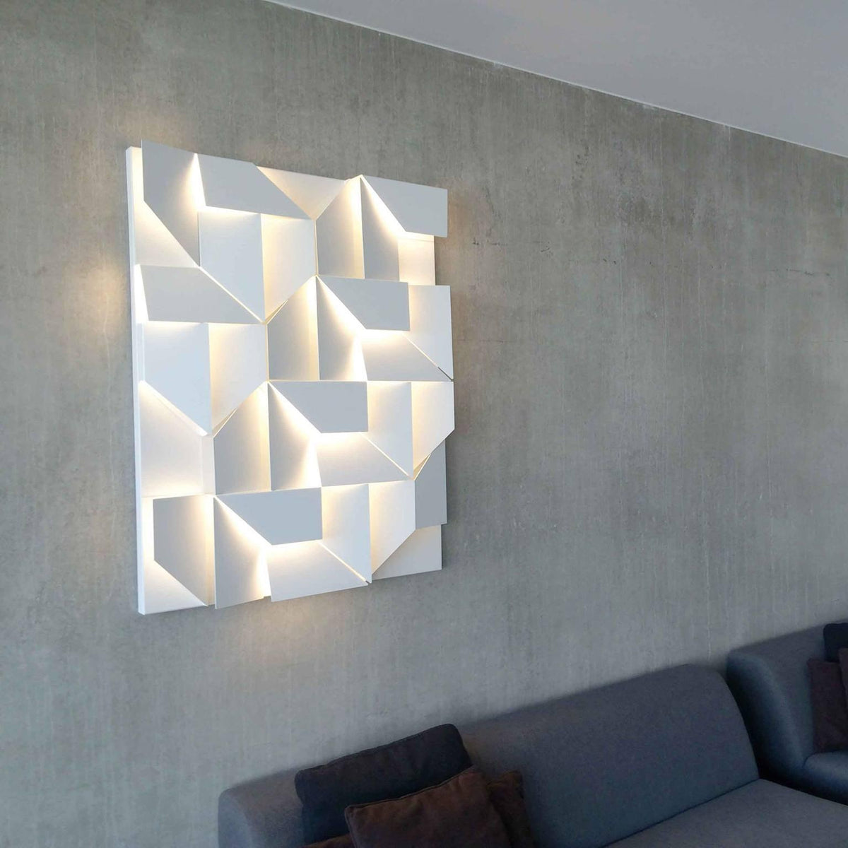 Wynor Shadows Grand Sconce Wall Lamp