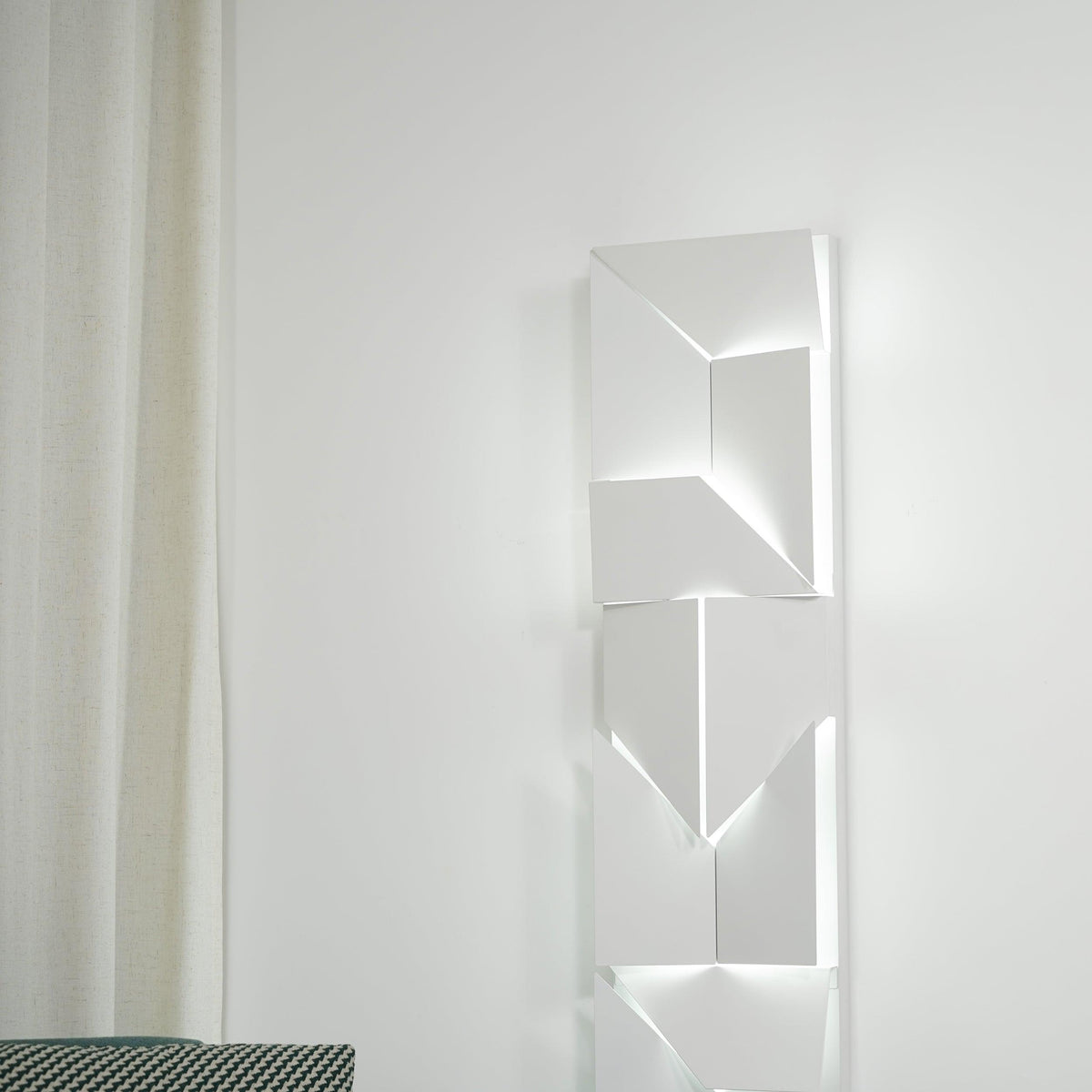 Deloza Shadows Rechargeable Grand Sconce Wall lamp