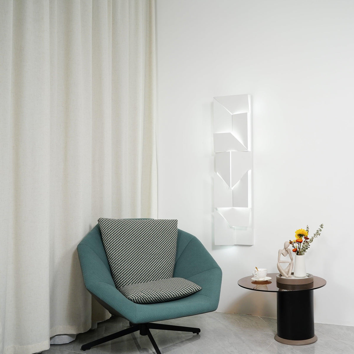 Deloza Shadows Rechargeable Grand Sconce Wall lamp