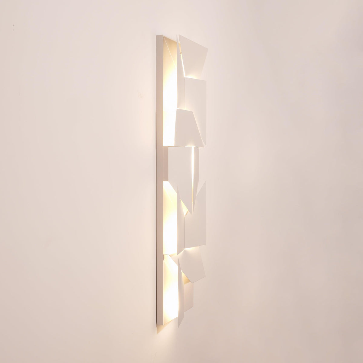 Wynor Shadows Grand Sconce Wall Lamp