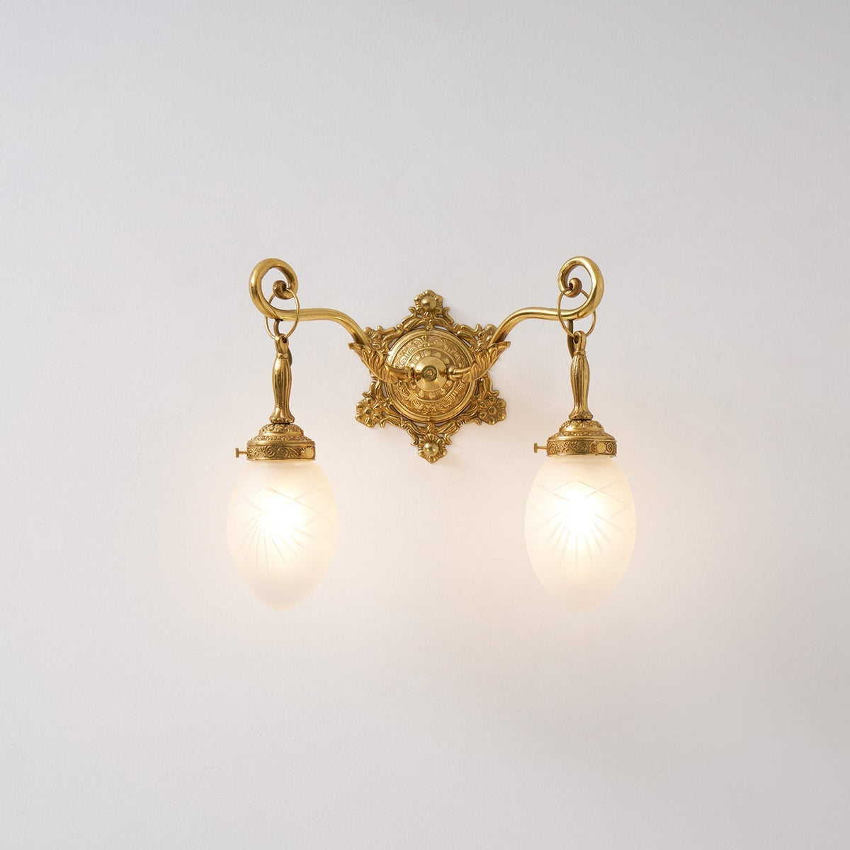 Varessa Classic Wall Lamp