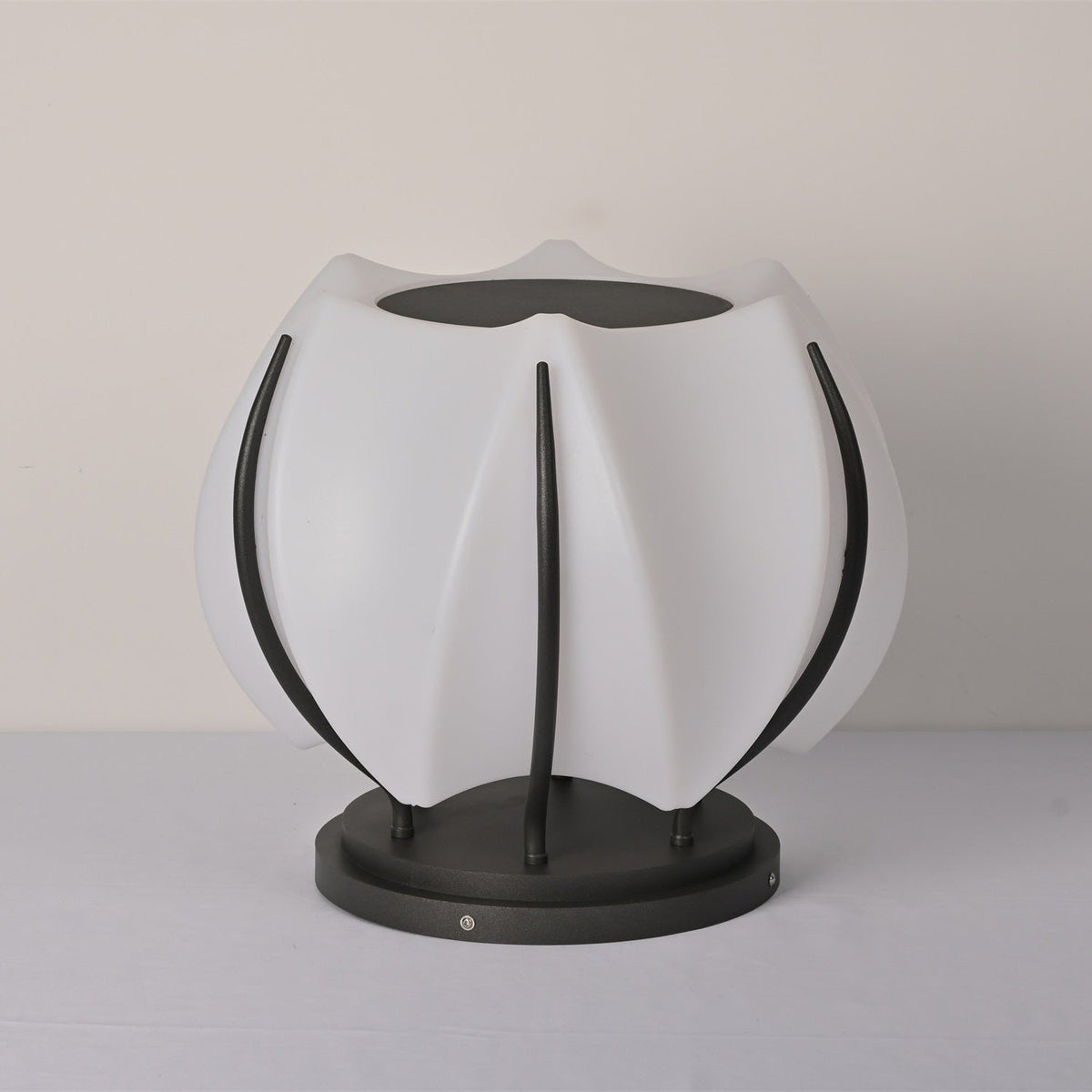 Leon Minimalist Outdoor Light