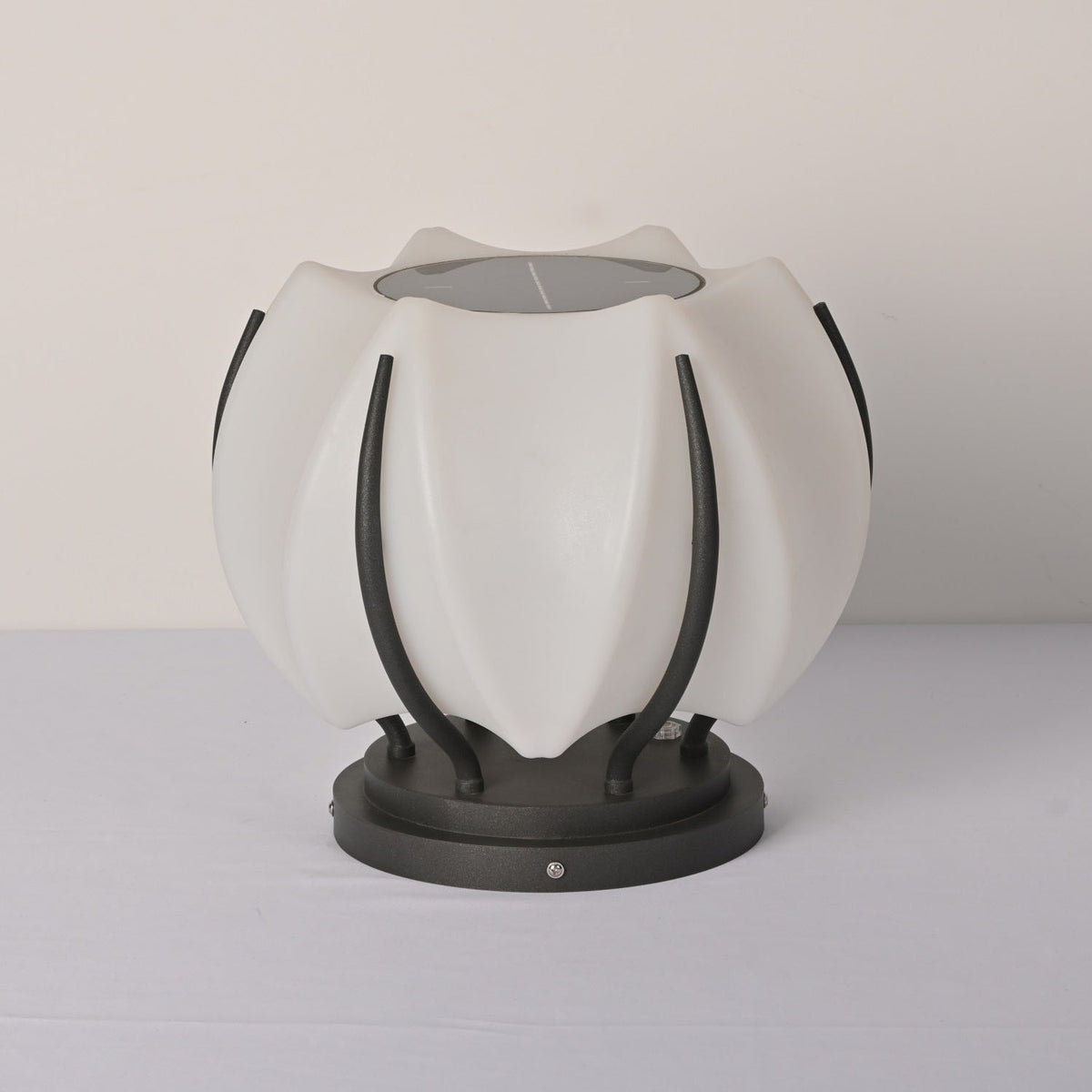 Leon Minimalist Outdoor Light