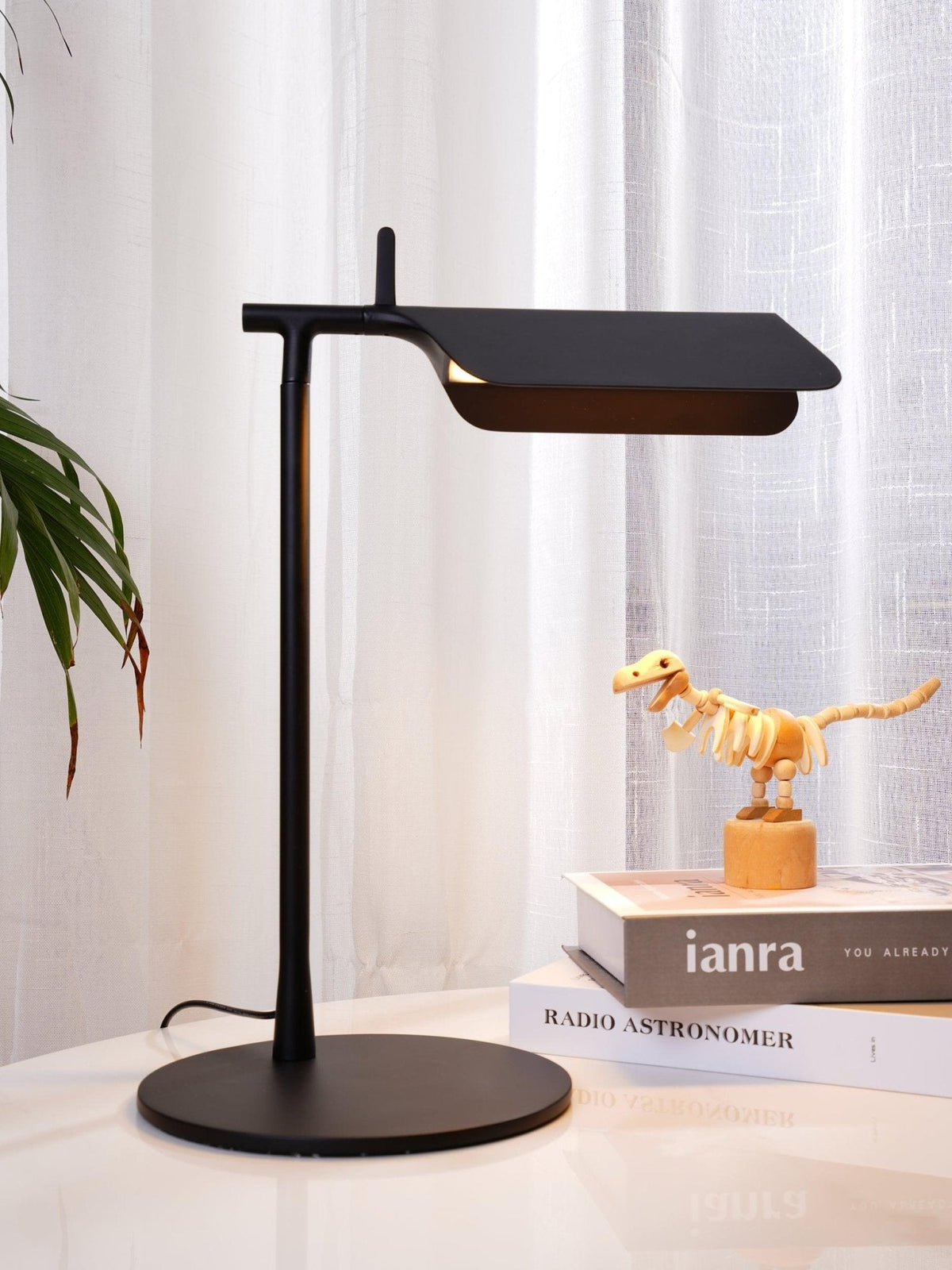 Cilorn Acrylic Minimalist Table Lamp