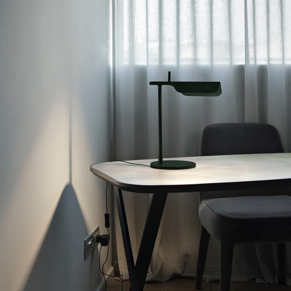 Cilorn Acrylic Minimalist Table Lamp