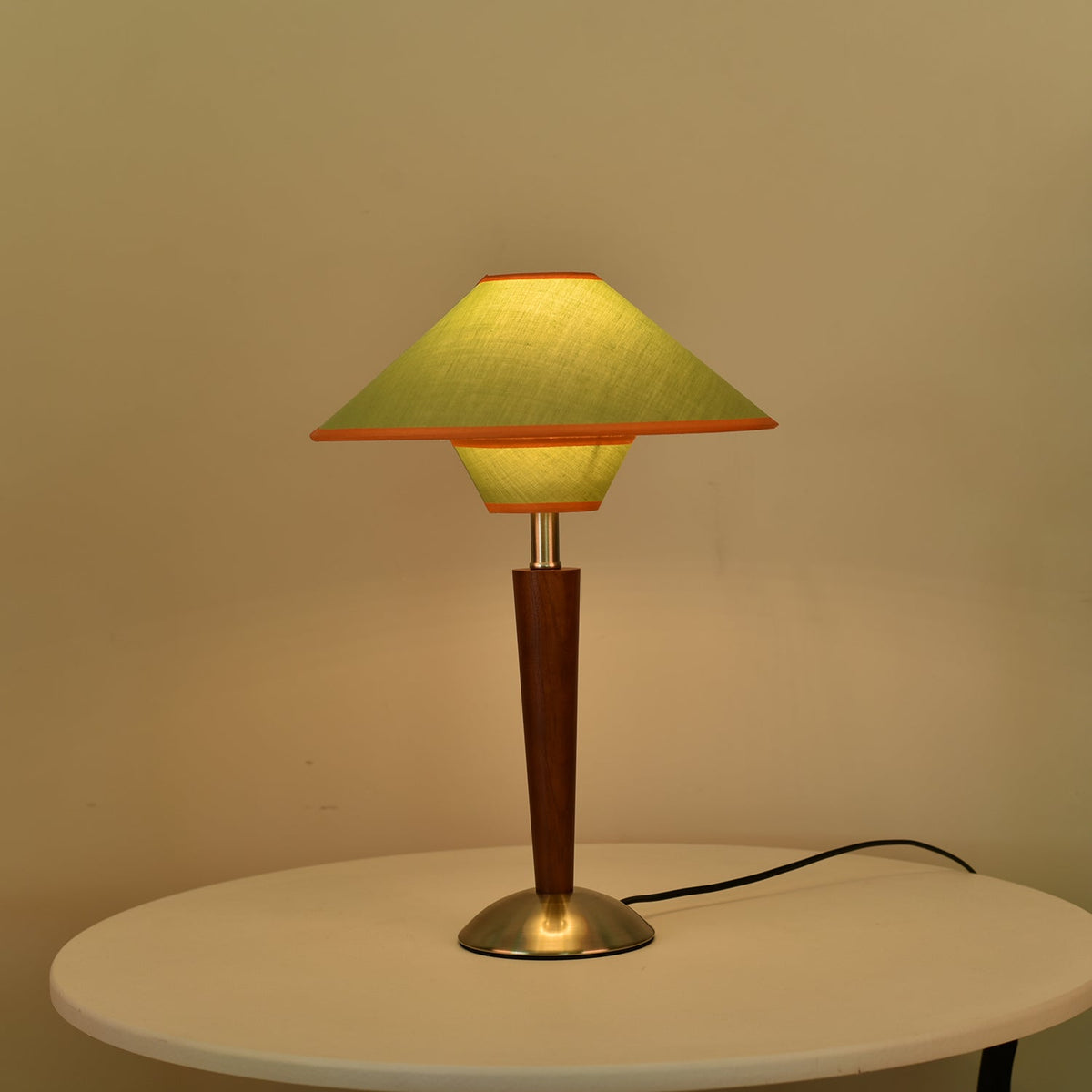 Vido Wood Table Lamp