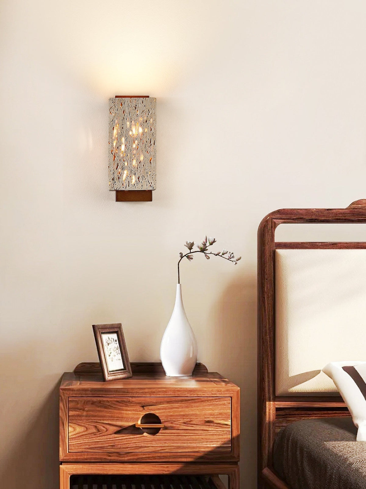 Velivaya Glow Corner Wall Light