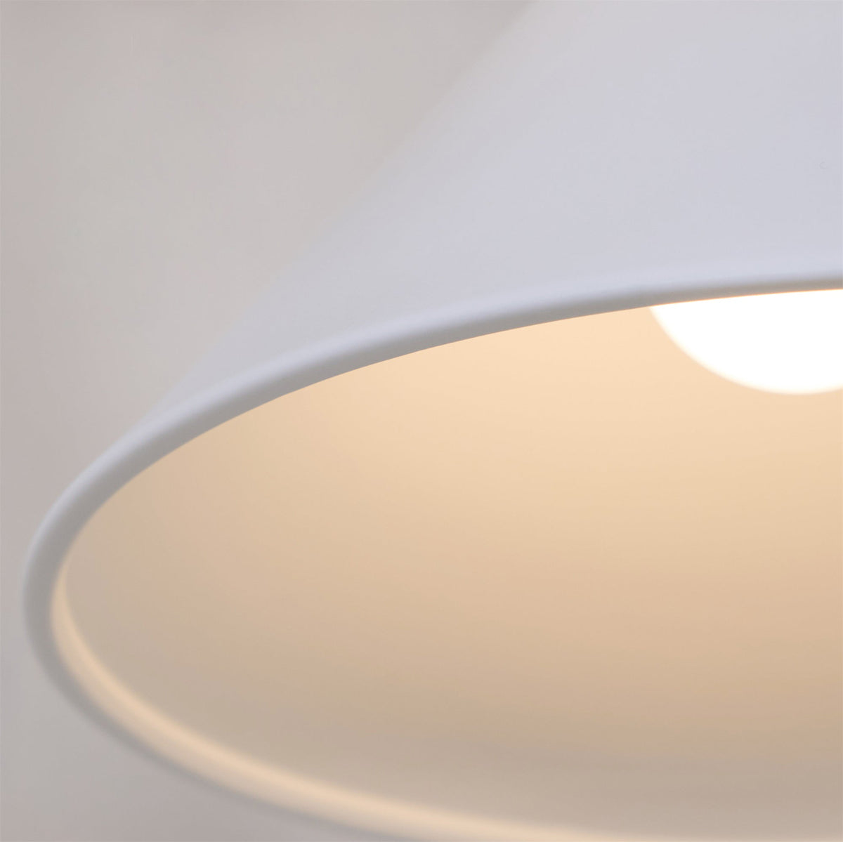 Zaya Minimalist Metal Wall Lamp