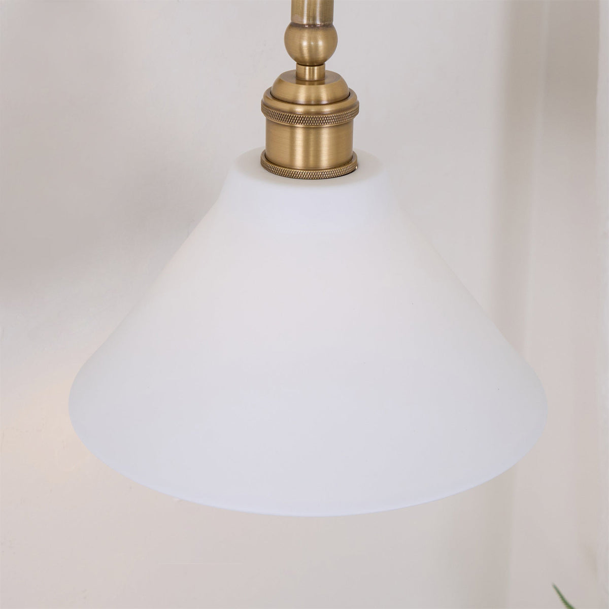 Zaya Minimalist Metal Wall Lamp