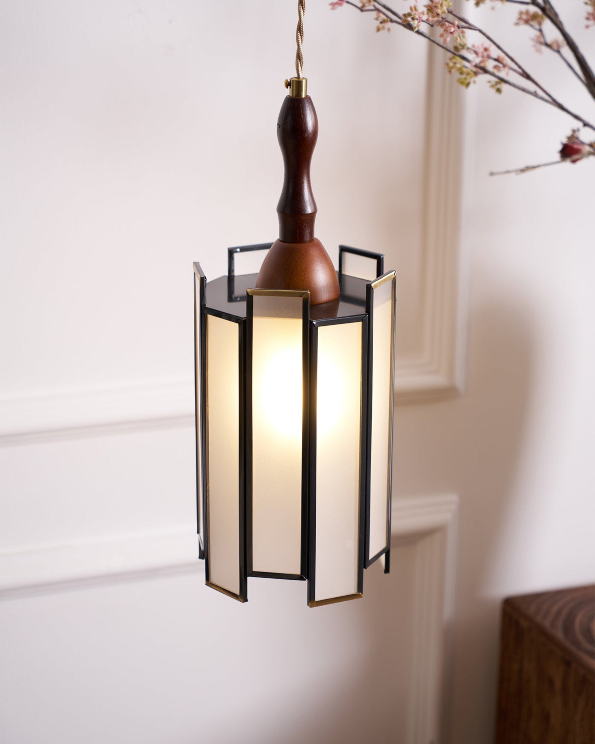 Ebjan Stained Glass Pendant Light