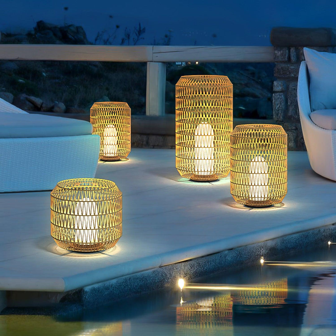 Velaleria Outdoor Light