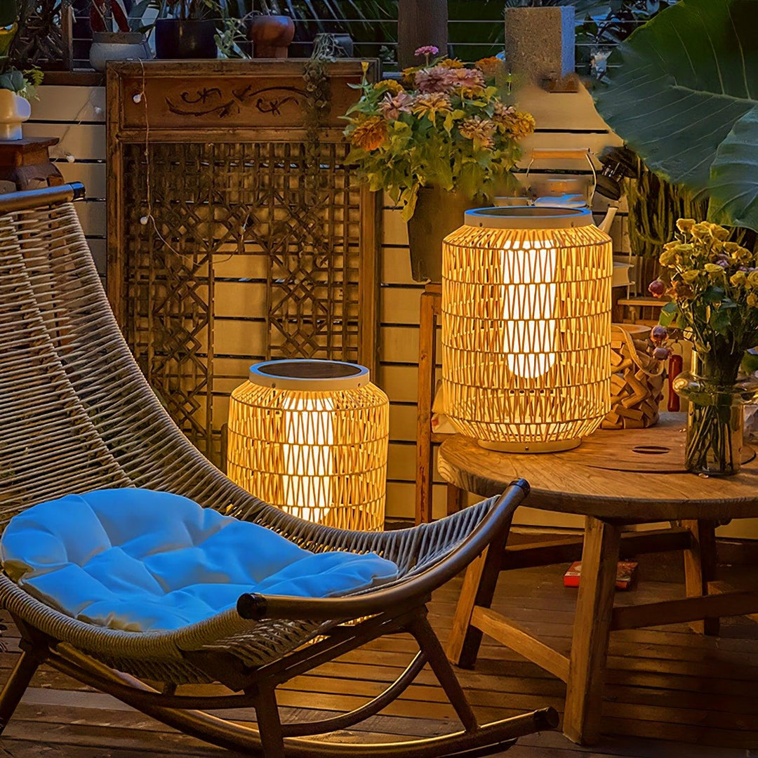 Velaleria Outdoor Light