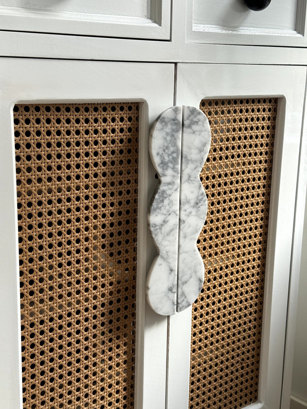 Marisyn Twin-Curve Pull Handle