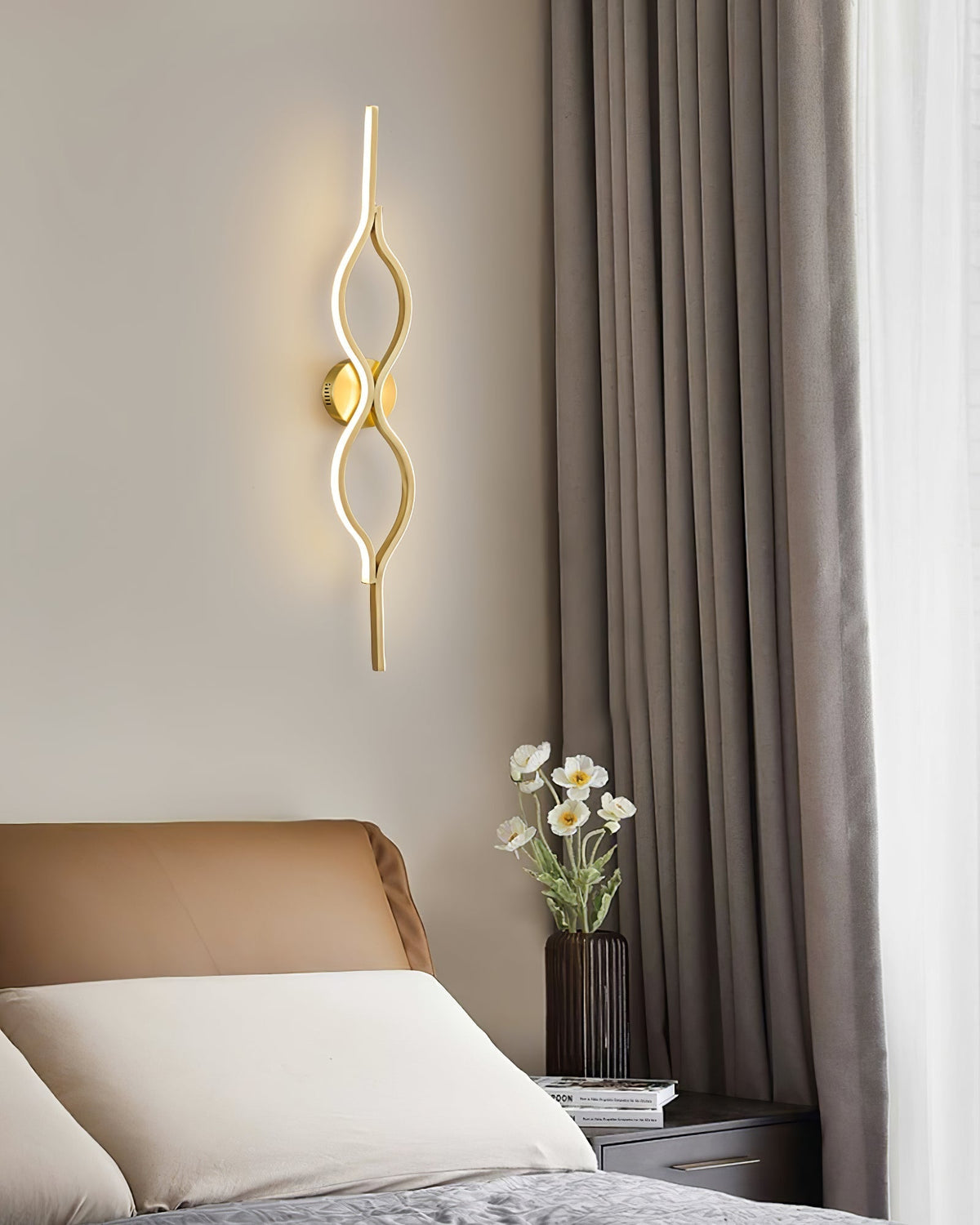 Myvenen Classic Twist Brass Wall Light