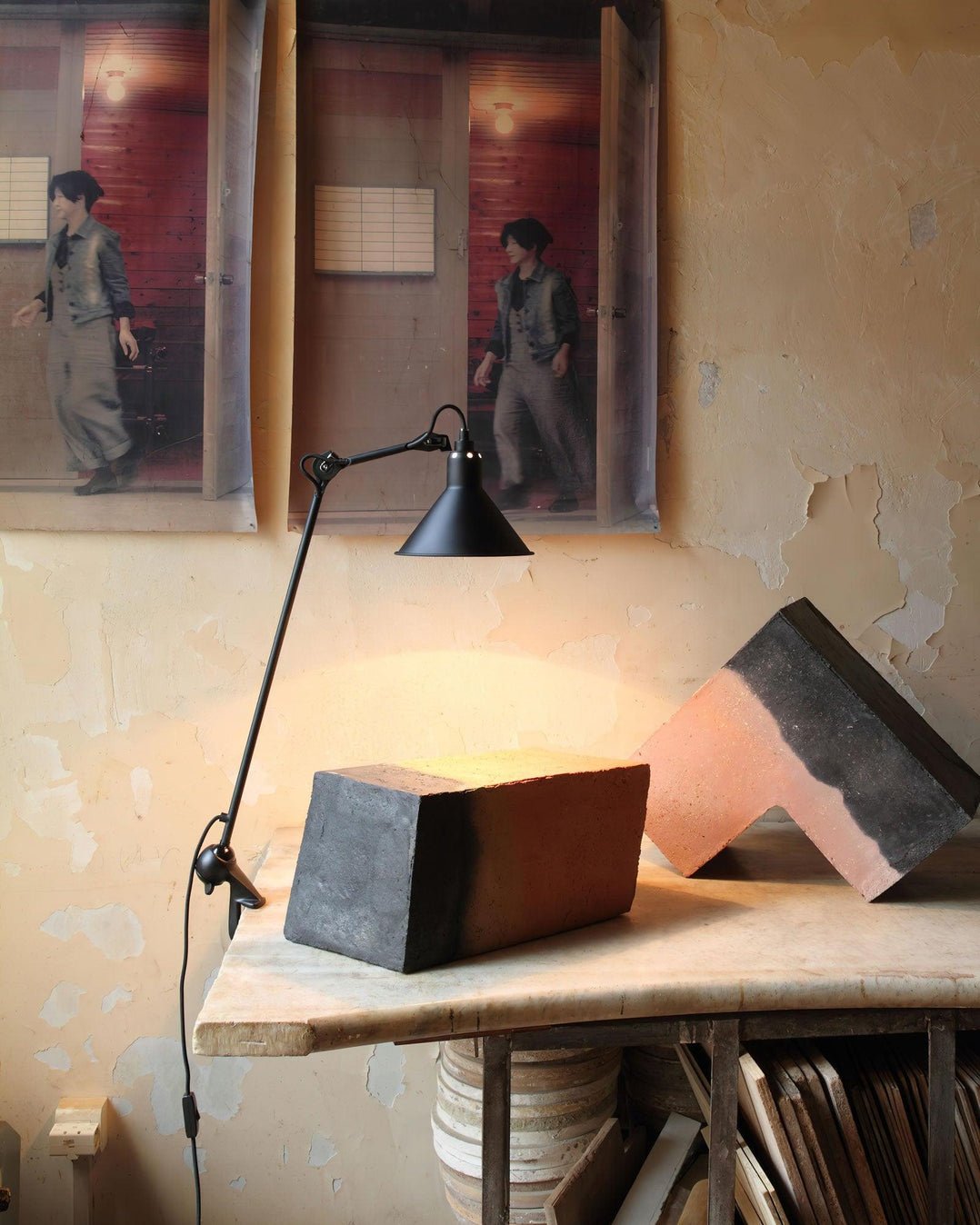 Zethra Minimalist Table Lamp