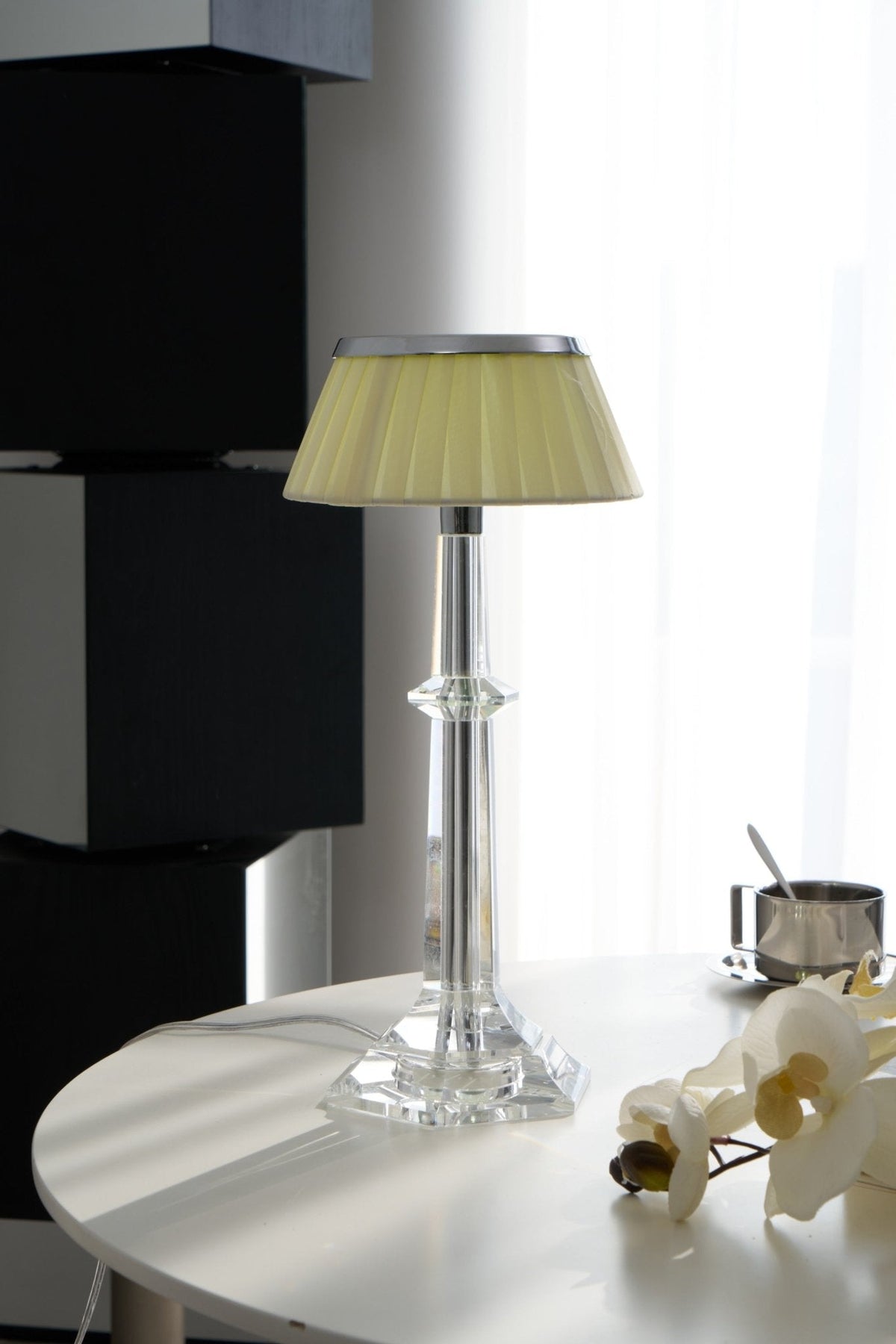 Haloza Fabric Luxurious Table Lamp