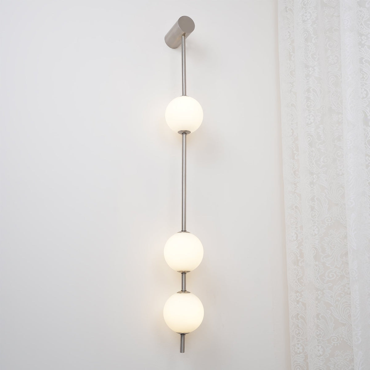 Willa Wall Lamp Vertical Balls Brass