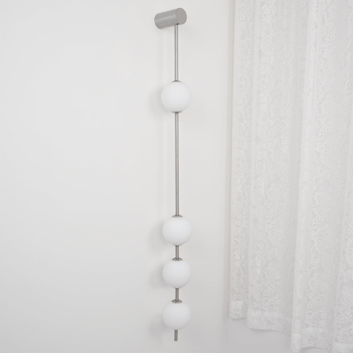 Willa Wall Lamp Vertical Balls Brass