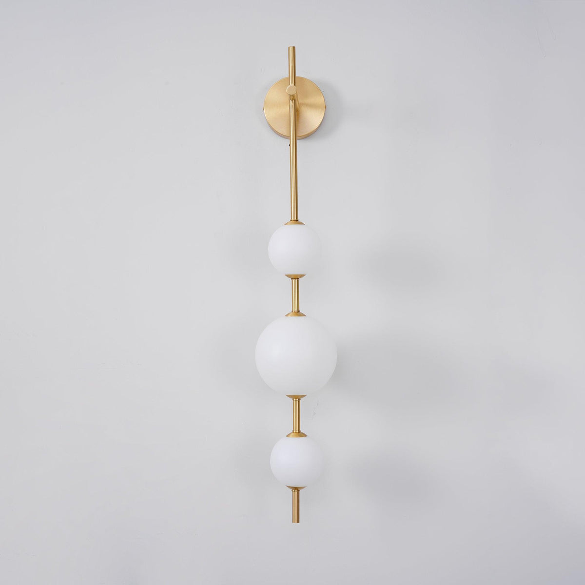 Ilraeia Vertical Globe Plug-in Wall Lamp