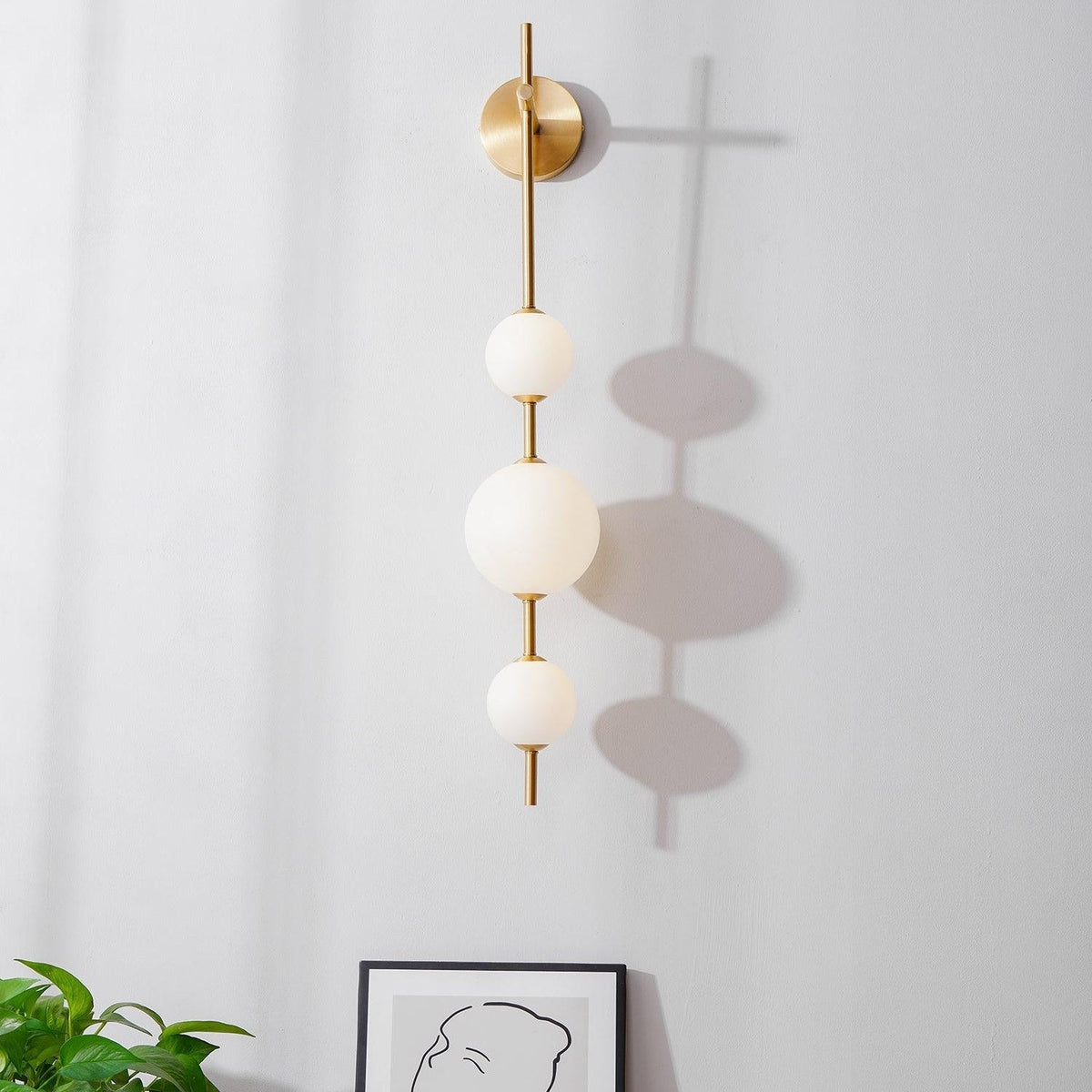 Ilraeia Vertical Globe Plug-in Wall Lamp