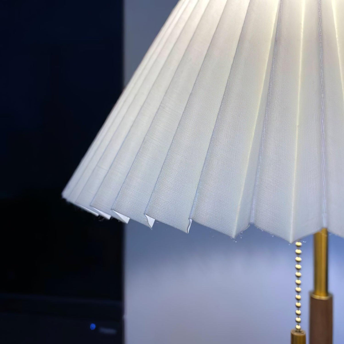 Sylivette Brim Retro Pleated Wood Table Lamp