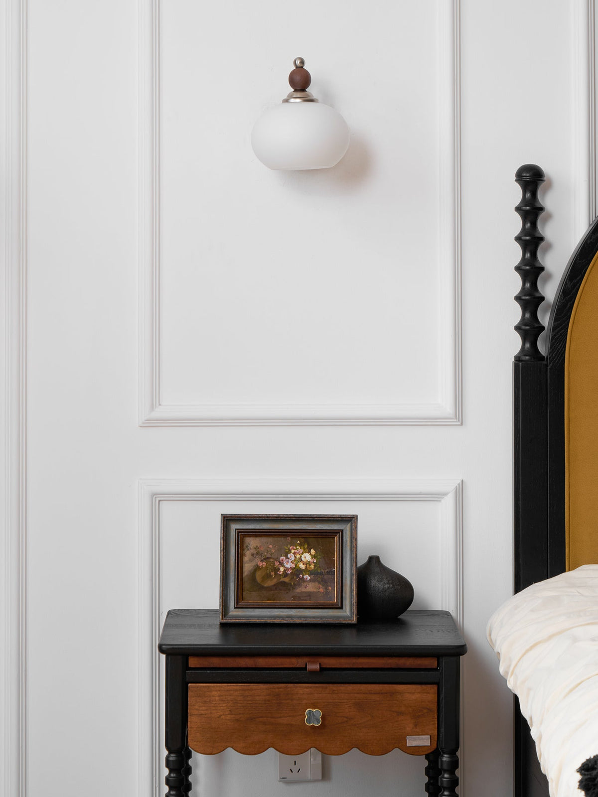 Vicare Premium Nordic Art Glass Wall Lamp