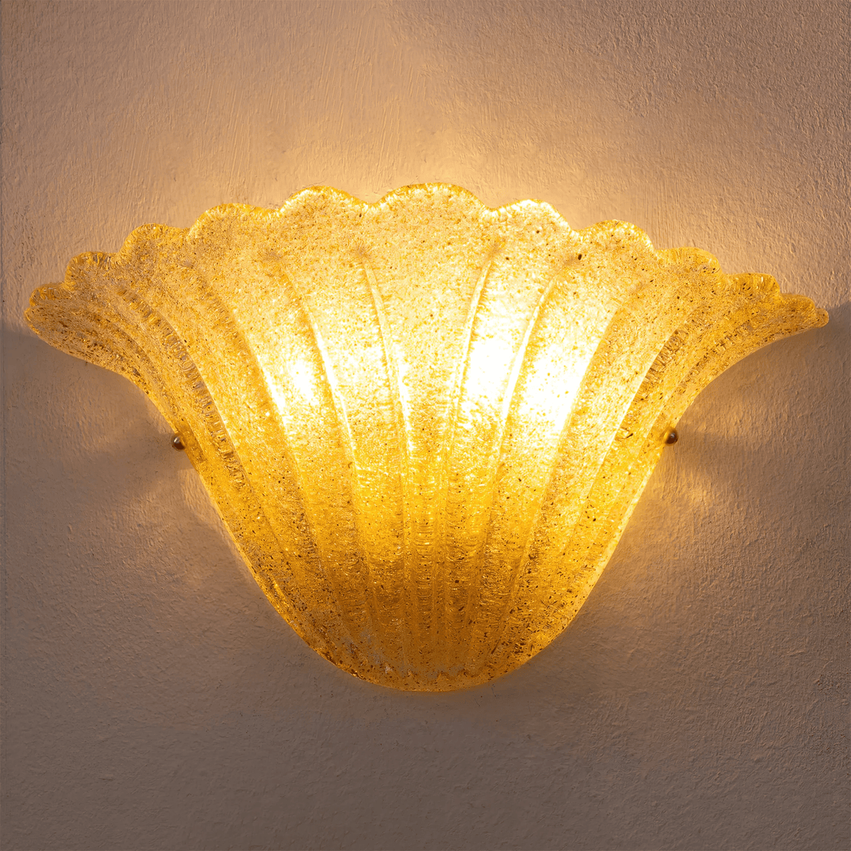 Celoeria Wall Lamp Scallop Edge Textured Glass Elegant