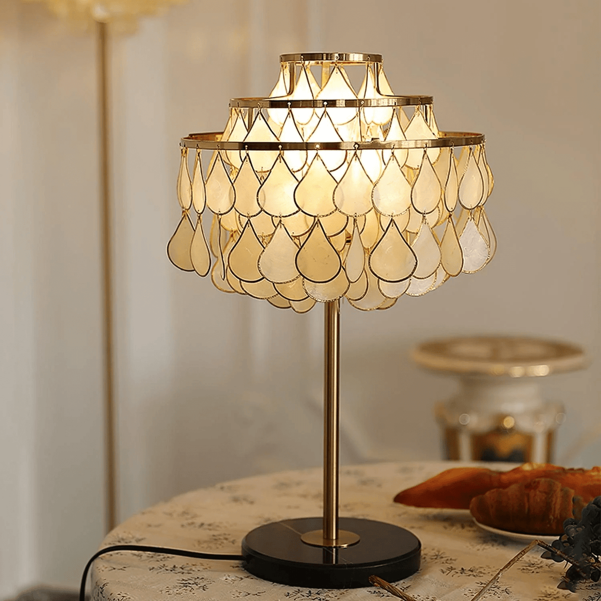 Jacob Luxury  Teardrops  Shell Table Lamp
