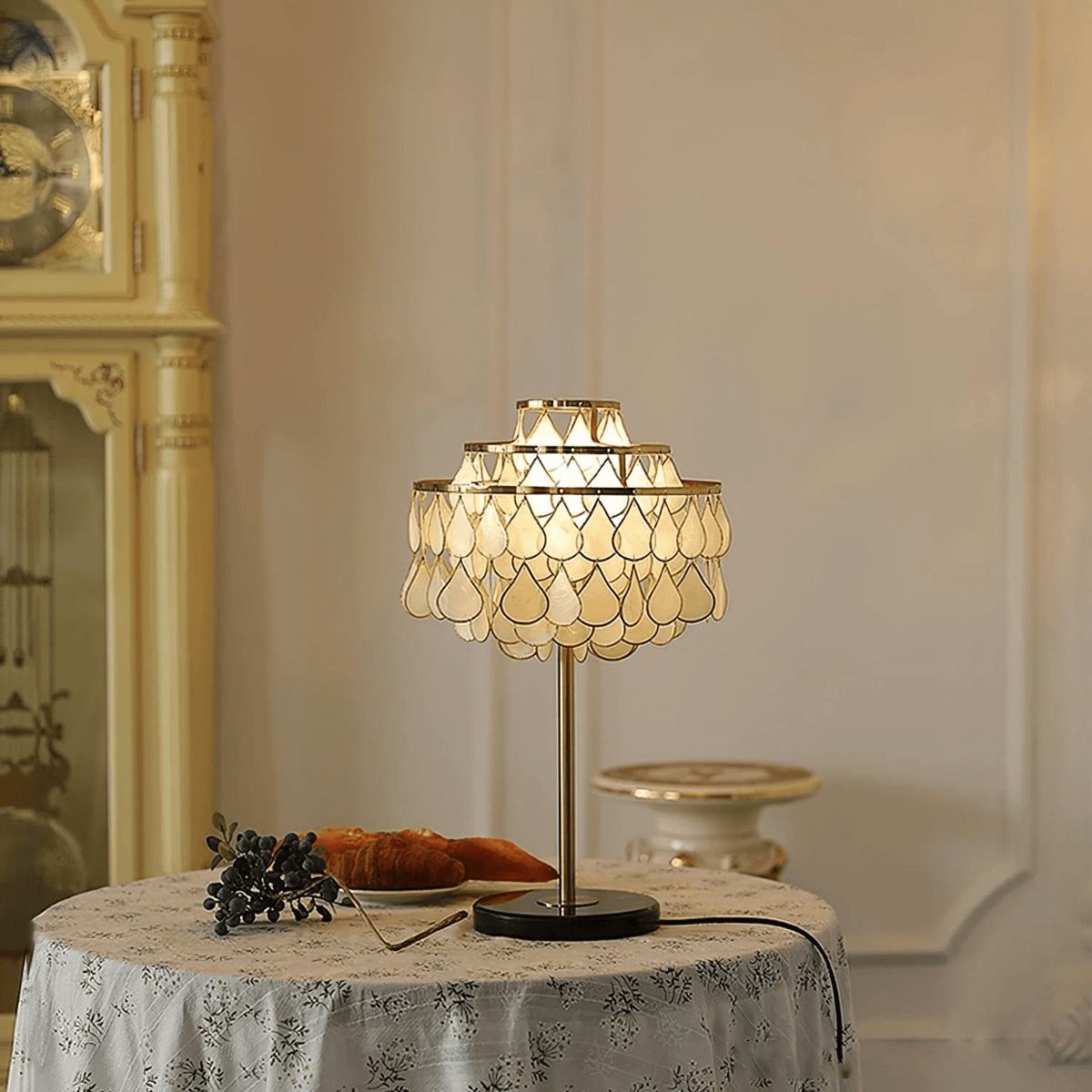 Jacob Luxury  Teardrops  Shell Table Lamp