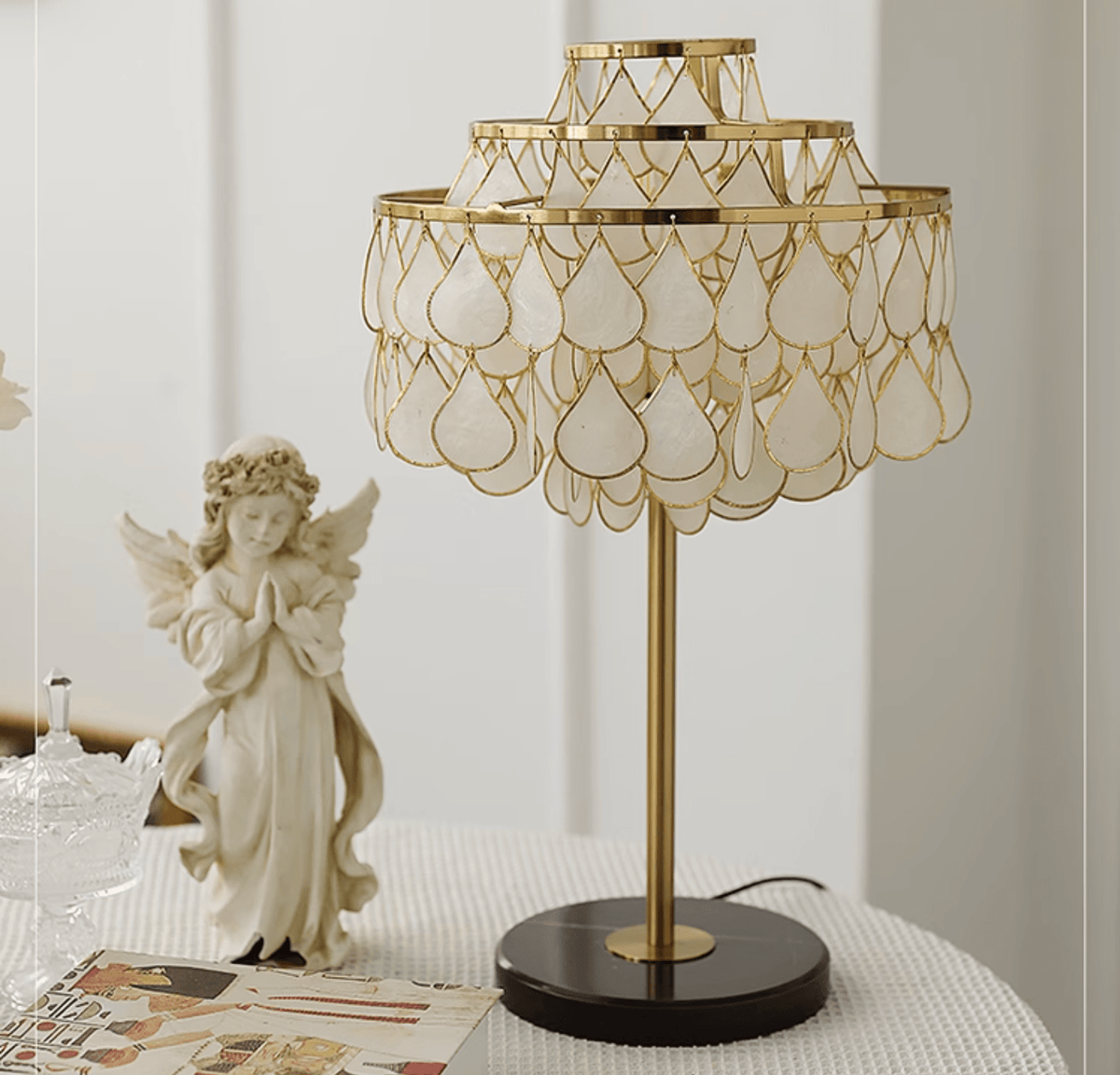 Jacob Luxury  Teardrops  Shell Table Lamp