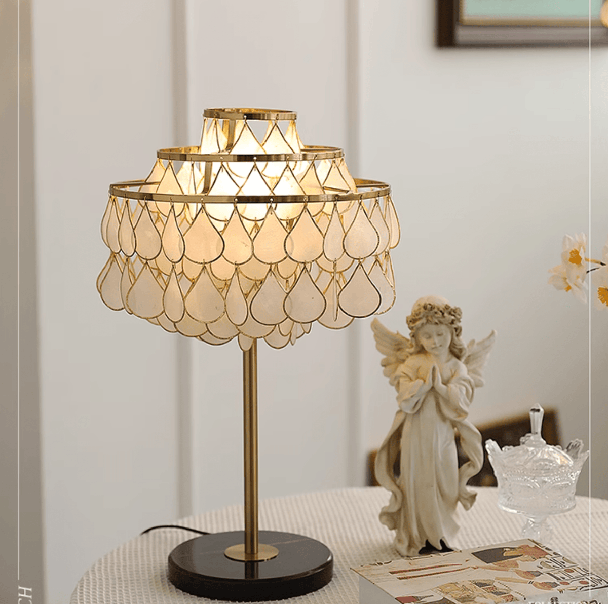 Jacob Luxury  Teardrops  Shell Table Lamp