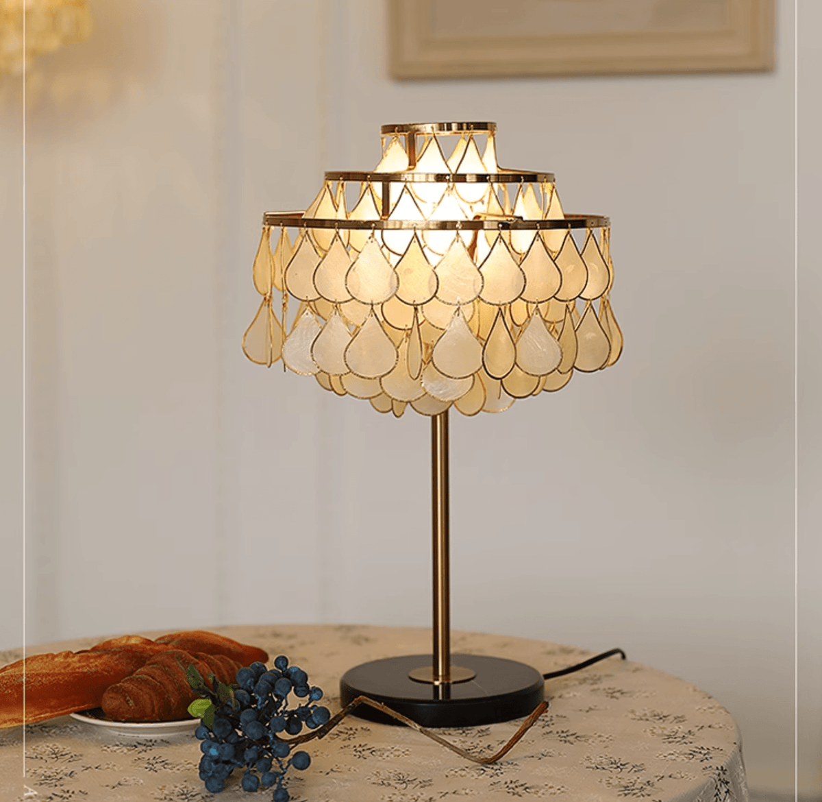 Jacob Luxury  Teardrops  Shell Table Lamp