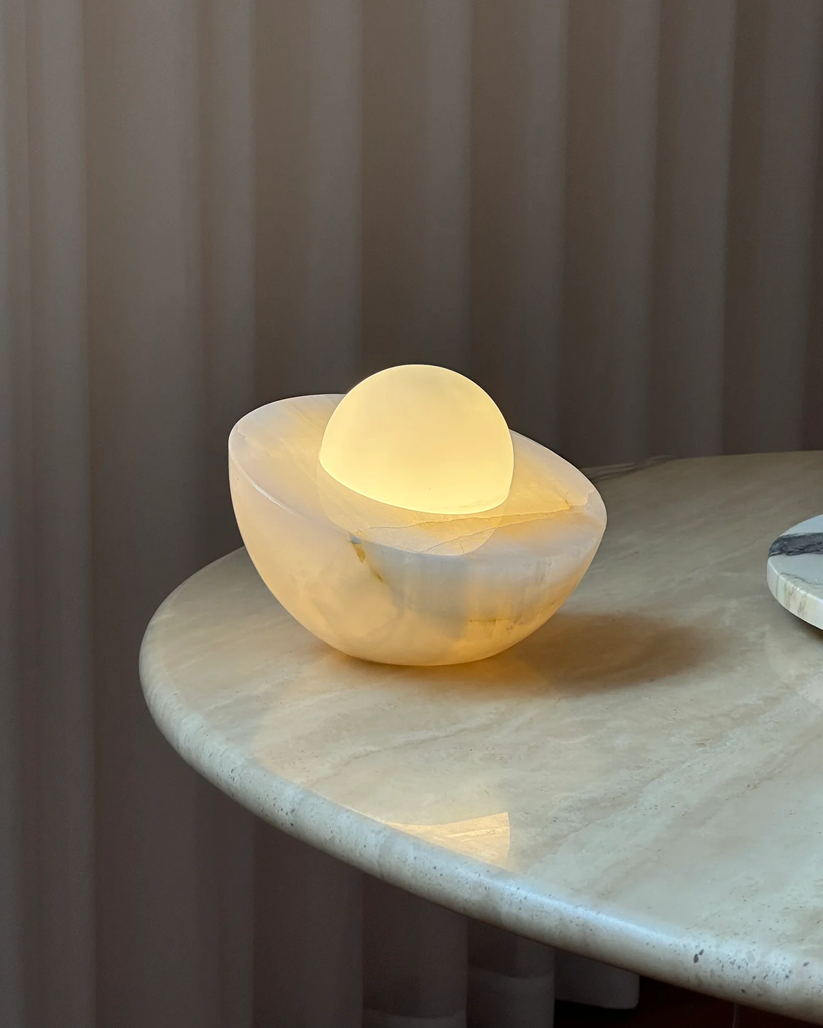 Fryle Jade Minimalist Halo Table Lamp