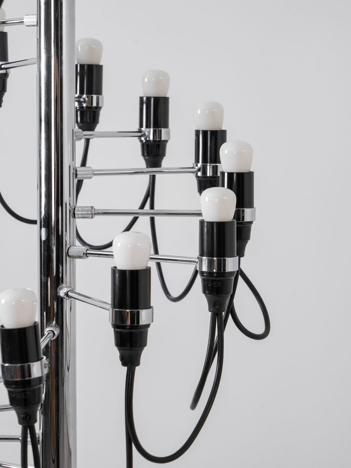 Olliryra Sculptural Steel Floor Lamp
