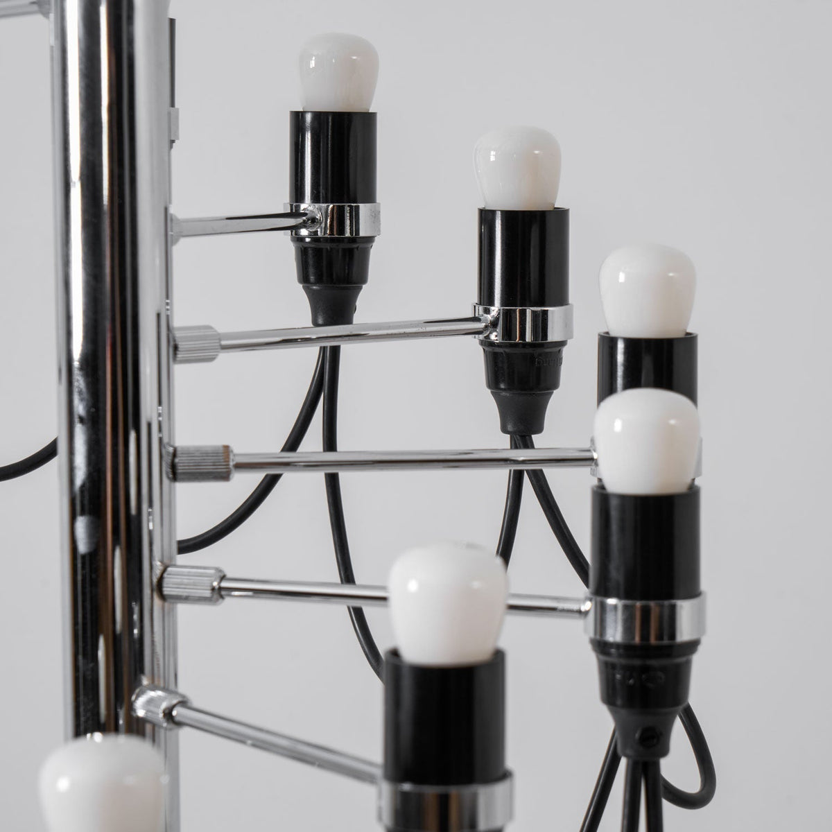 Olliryra Sculptural Steel Floor Lamp