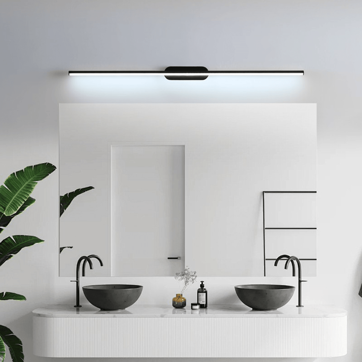 Qirma Black Slim Linear Minimalist Wall Lamp