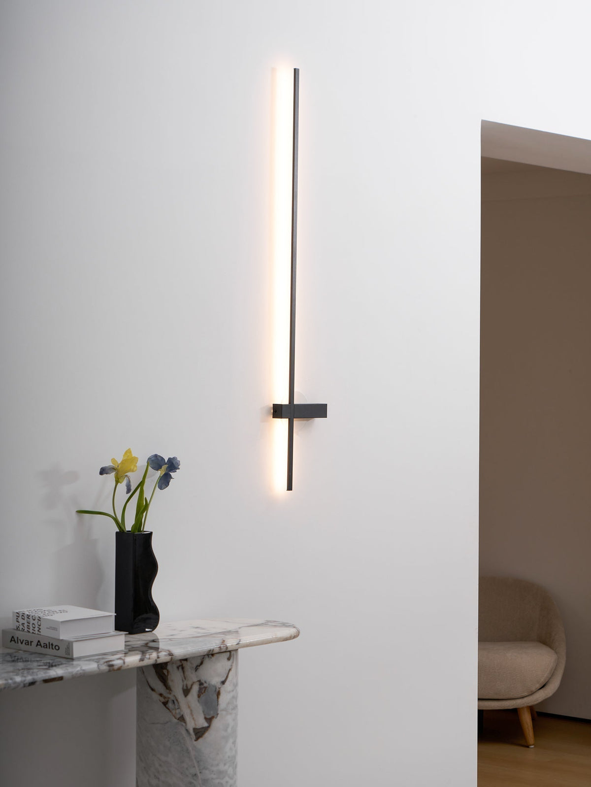 Mesv Linear Rechargeable Black Wall Lamp