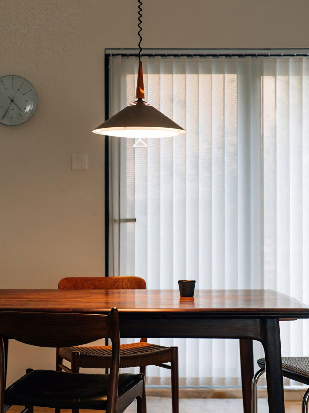 Jolvin Modern Minimalist Retro Pendant Lamp