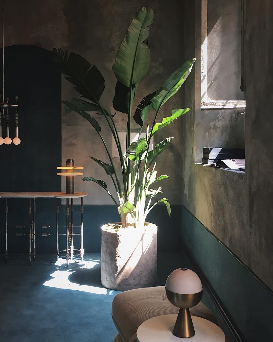 Nerio Modern Alabaster Table Lamp