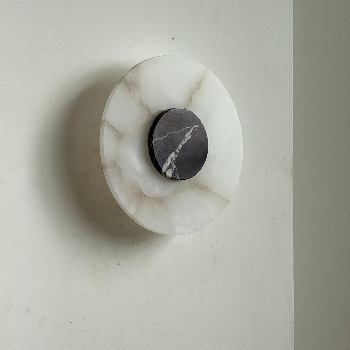 Rauduvyi Modern Minimalist Alabaster Wall Lamp