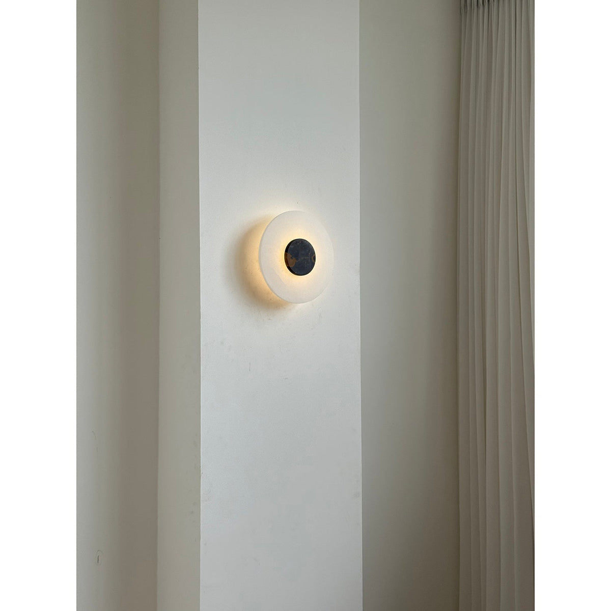 Rauduvyi Modern Minimalist Alabaster Wall Lamp