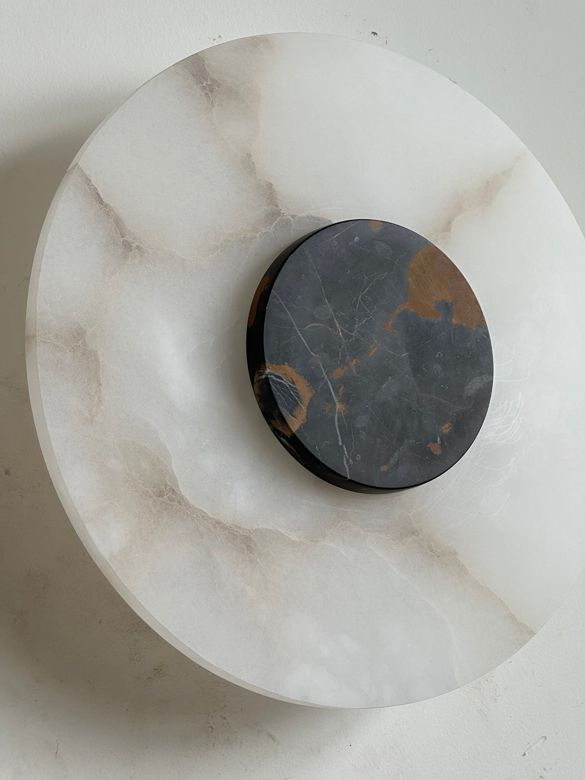Rauduvyi Modern Minimalist Alabaster Wall Lamp