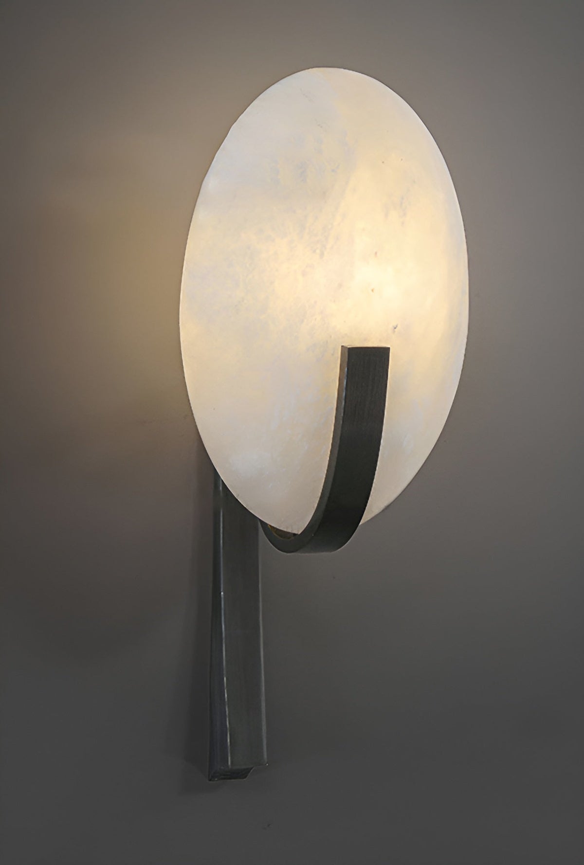 Nivaeria Modern Alabaster Wall Lamp