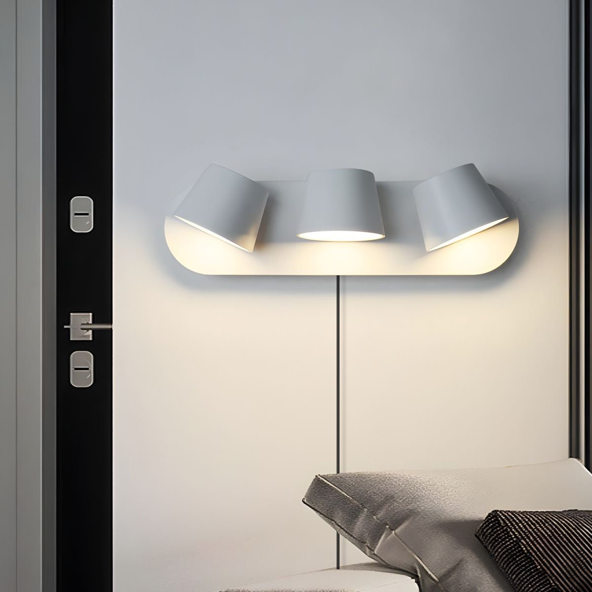 Aurlaeir Adjustable Plug-in Wall Lamp