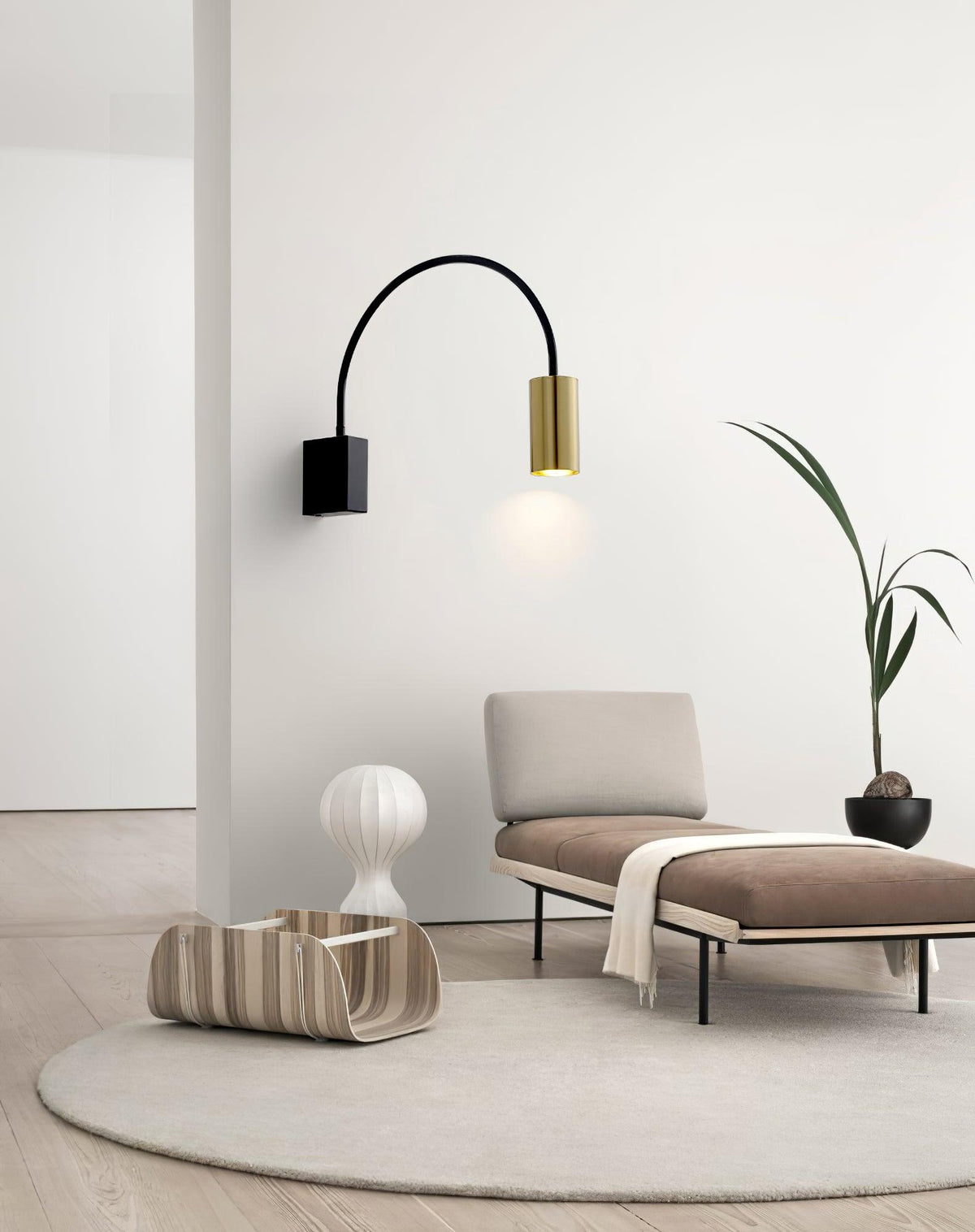 Noviq Contemporary Wall Lamp
