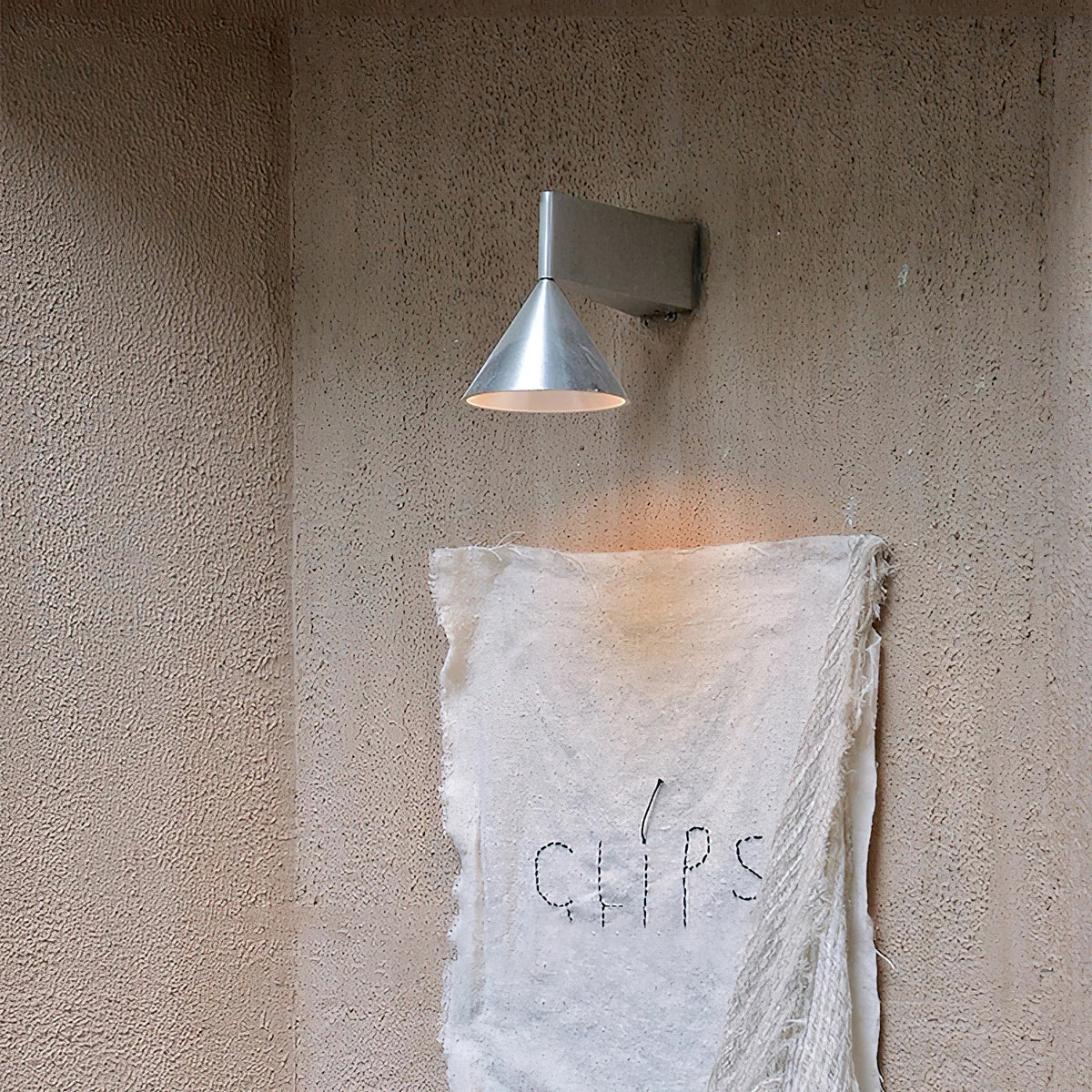 Rivarise Veyr Wall Lamp
