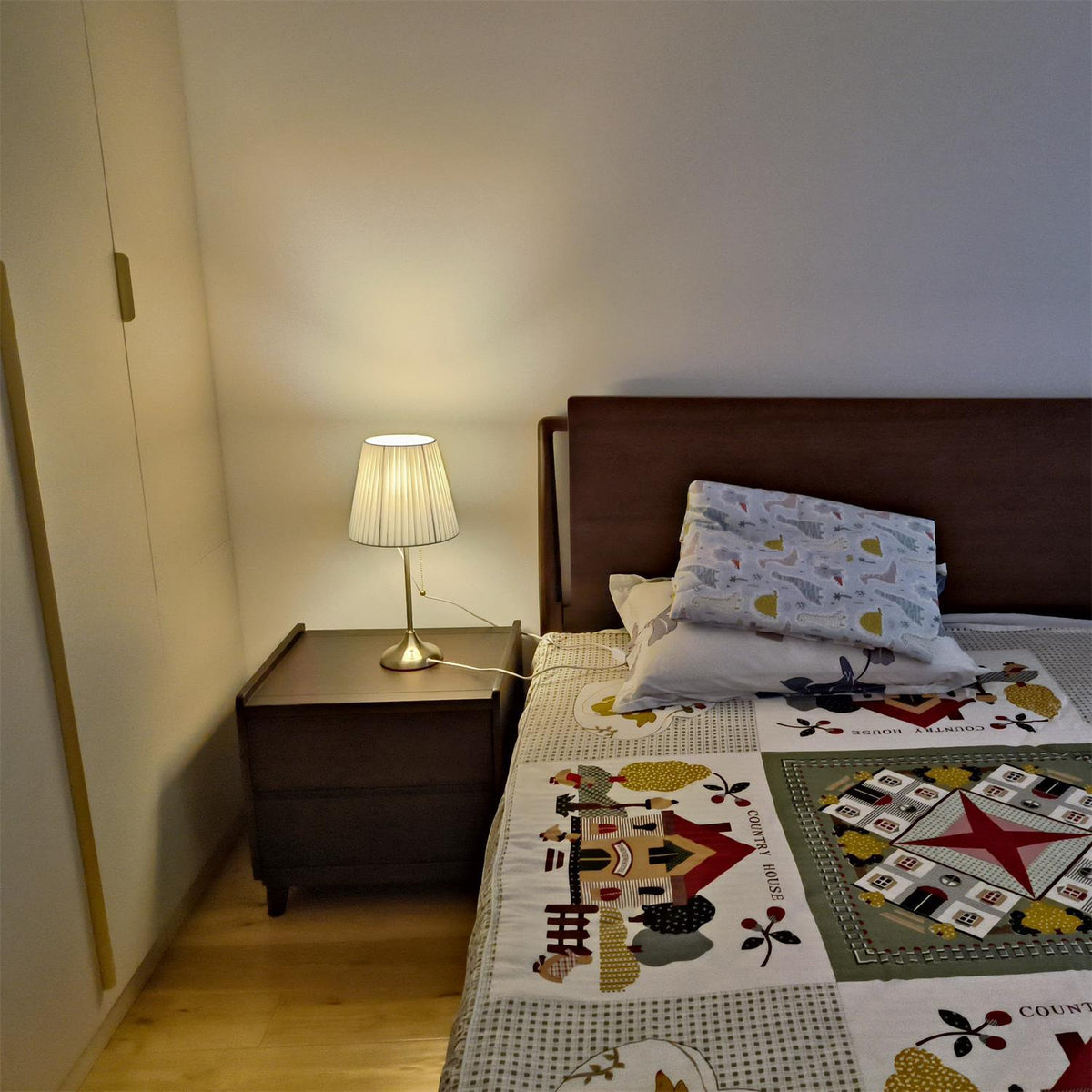 Simplicity  Pleated Fabric Table Lamp
