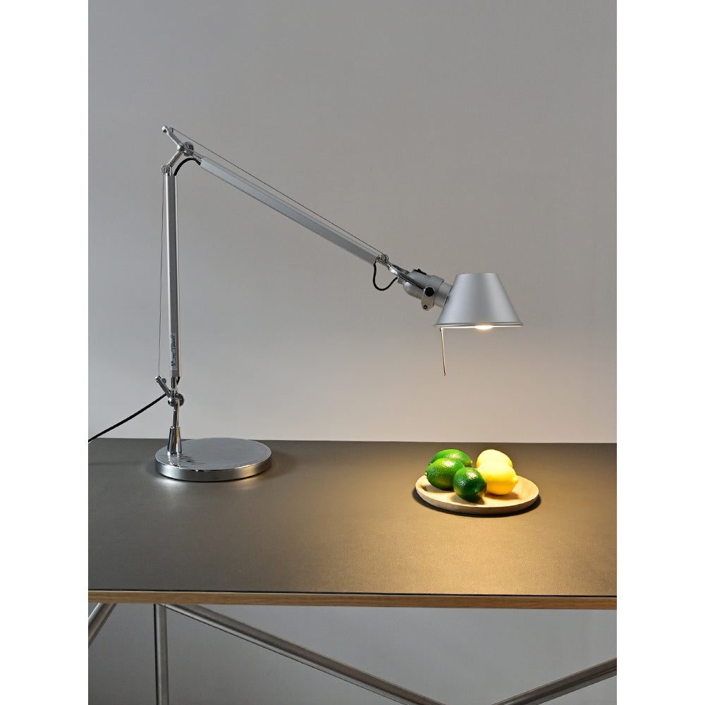 Haivo Articulated Aluminum Table Lamp