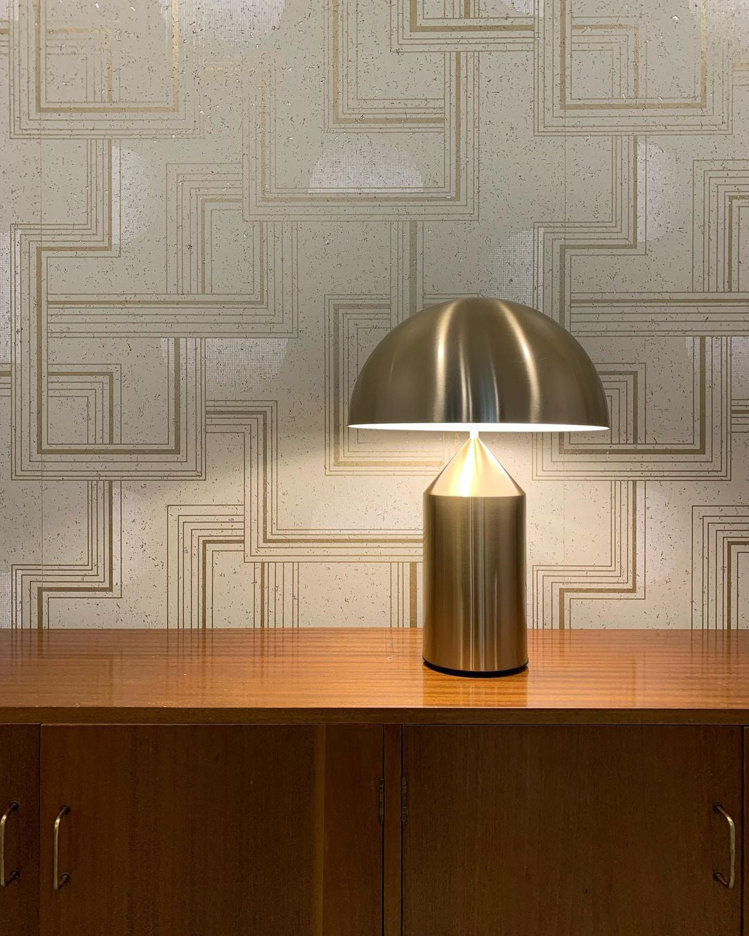 Selisina Industrial Minimalist Table Lamp