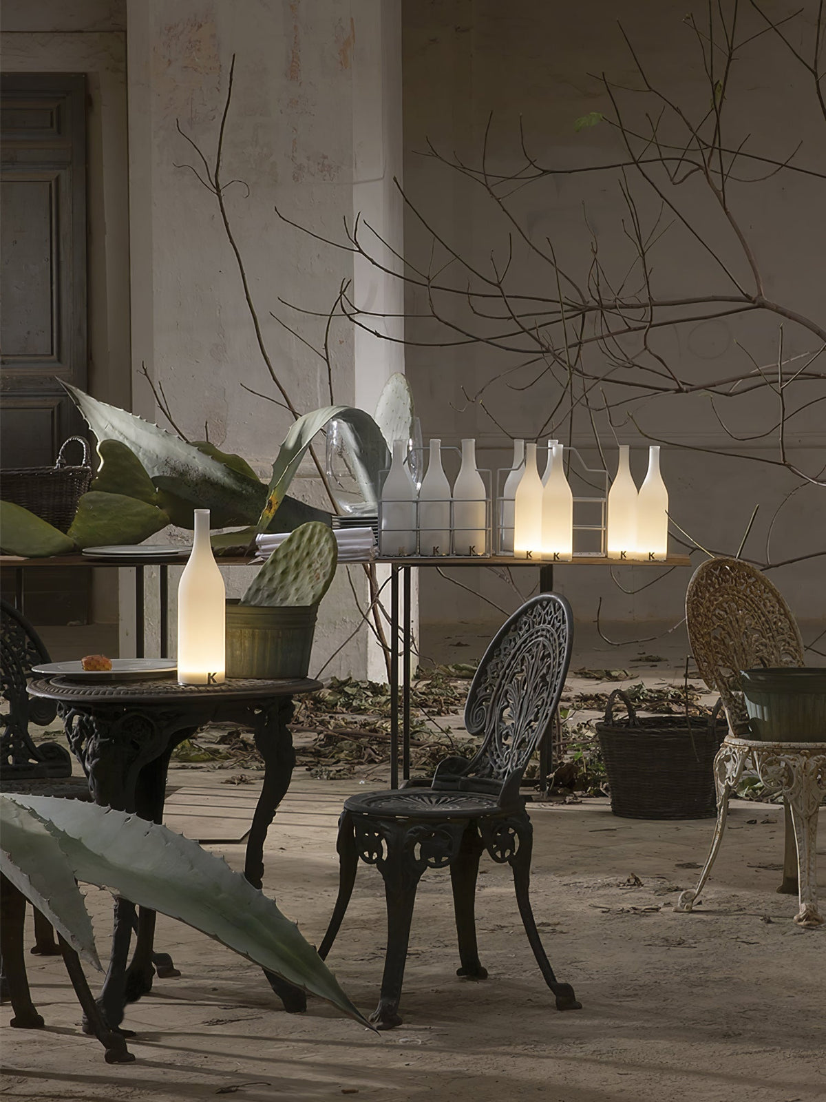 Vino Built-in Battery Table Lamp